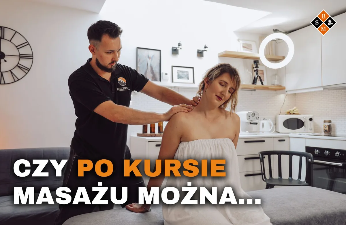 Masażysta masuje barki siedzącej klientki, napis „Czy po kursie masażu można…”