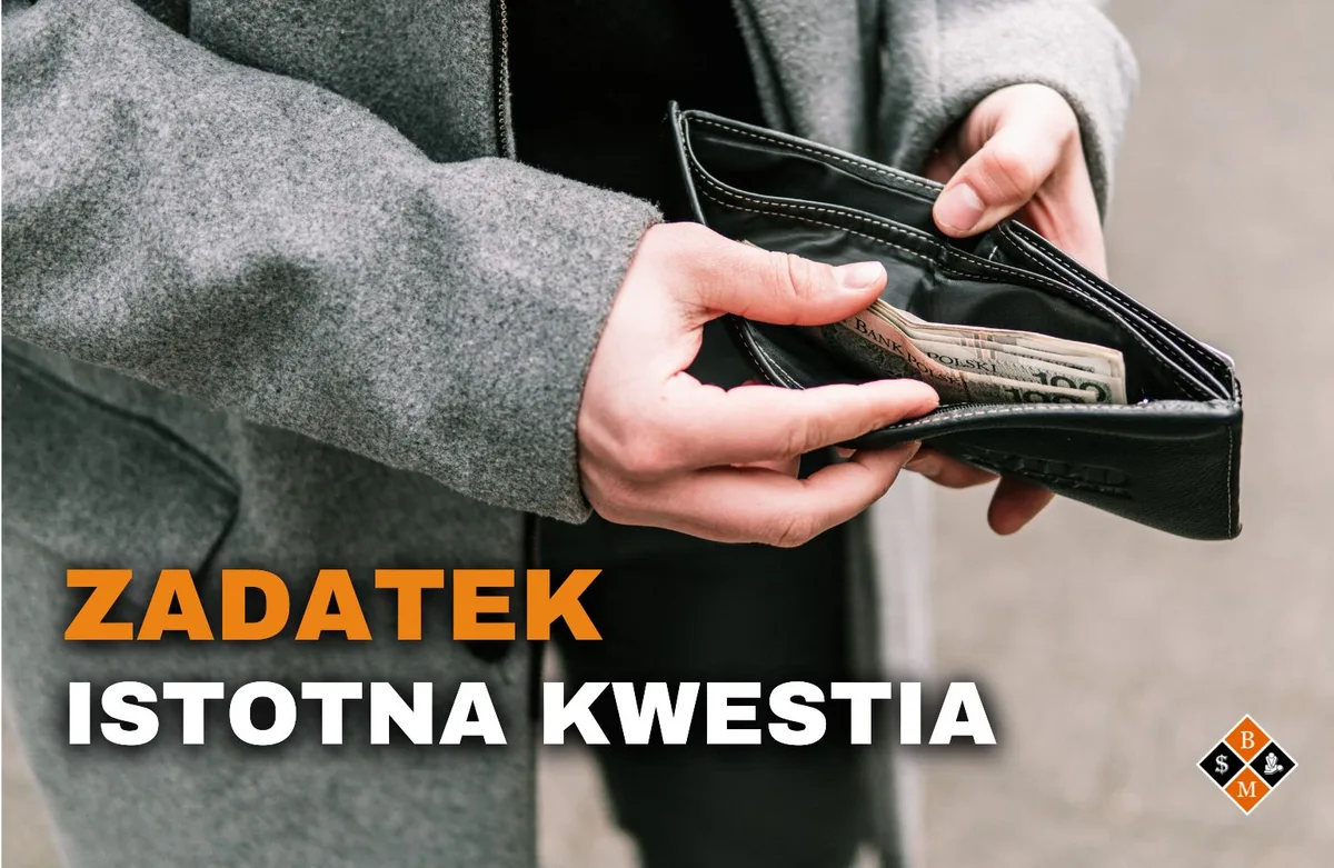 Dłonie wyjmujące banknoty z portfela, napis „Zadatek – istotna kwestia”