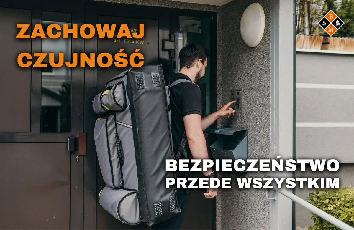 Masażysta ze stołem na plecach dzwoni domofonem, napis „Zachowaj czujność, bezpieczeństwo przede wszystkim”